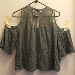 L Long Sleeve Blouse Peek-a-boo Shoulder